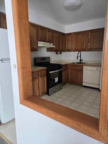 8338 E HICKORY Drive, Sterling Heights, MI 48312
