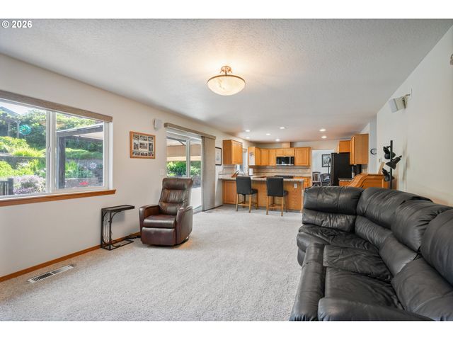 38 VIEW RIDGE Cir, Longview, WA 98632