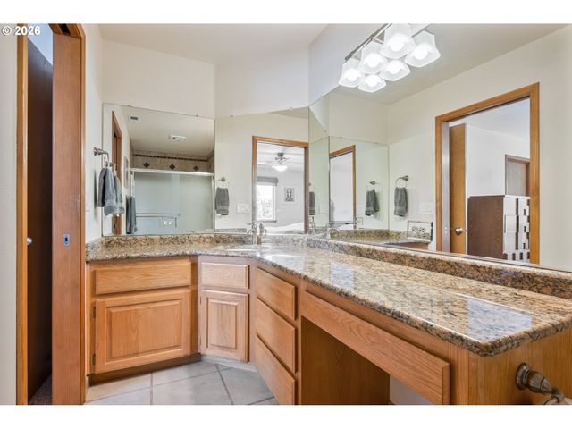 38 VIEW RIDGE Cir, Longview, WA 98632