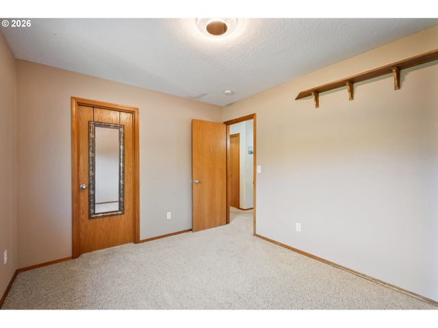 38 VIEW RIDGE Cir, Longview, WA 98632