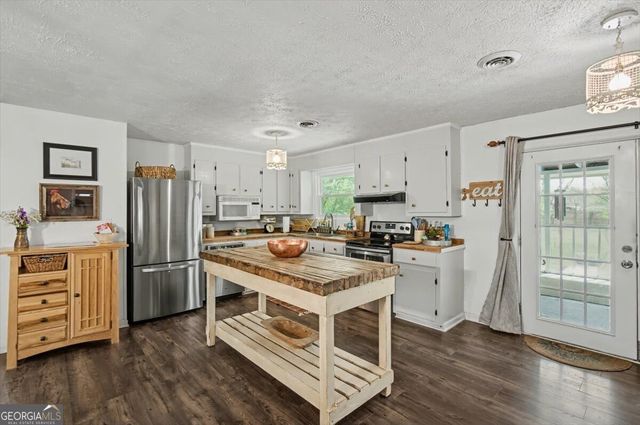 13 Bishop Road NW, Cartersville, GA 30121