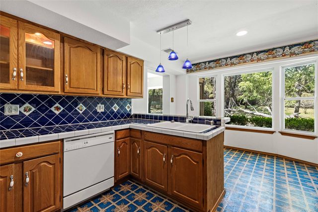 220 Lark Lane, New Braunfels, TX 78132