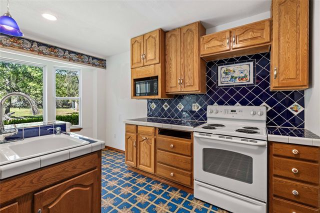 220 Lark Lane, New Braunfels, TX 78132