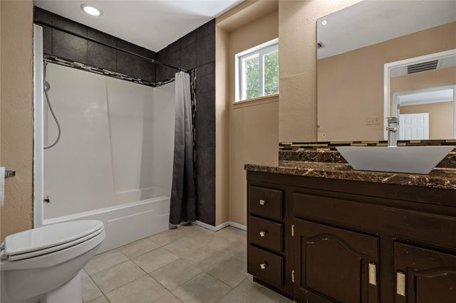 220 Lark Lane, New Braunfels, TX 78132