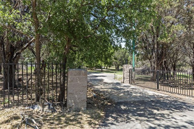 220 Lark Lane, New Braunfels, TX 78132