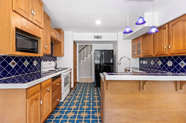 220 Lark Lane, New Braunfels, TX 78132