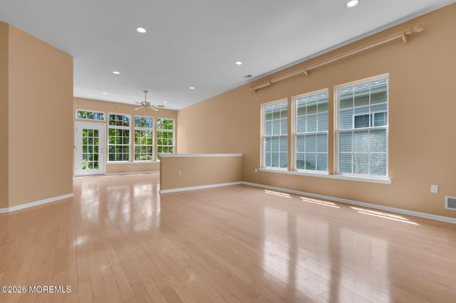 24 Greenways Lane, Lakewood, NJ 08701