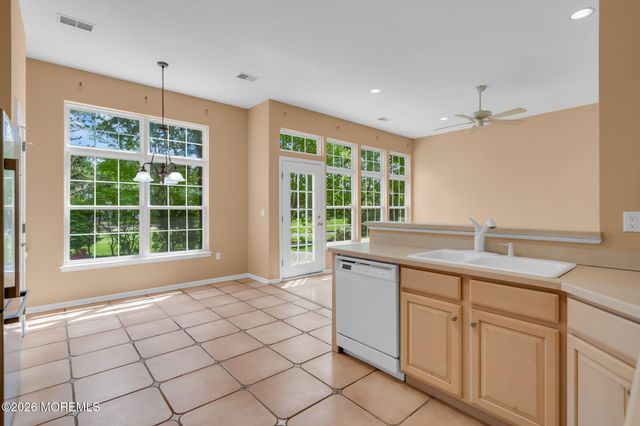 24 Greenways Lane, Lakewood, NJ 08701