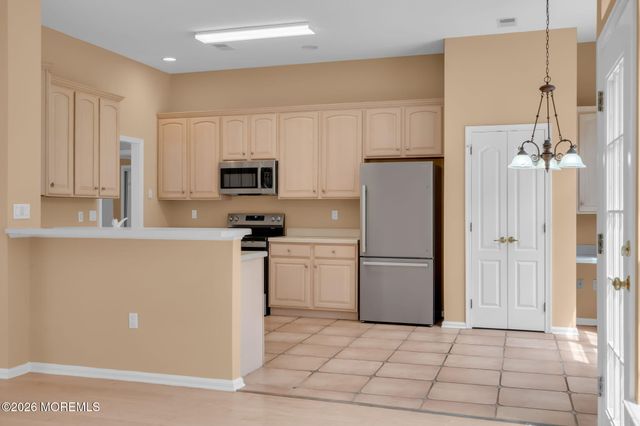 24 Greenways Lane, Lakewood, NJ 08701