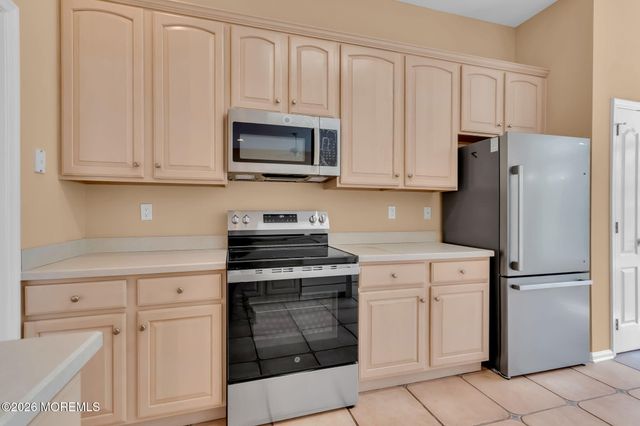 24 Greenways Lane, Lakewood, NJ 08701