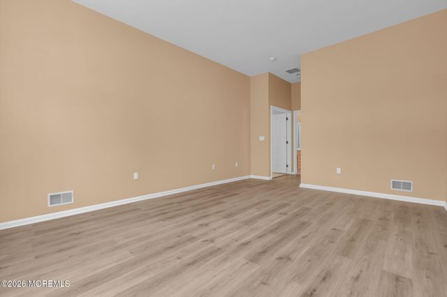 24 Greenways Lane, Lakewood, NJ 08701