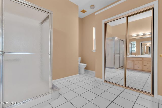 24 Greenways Lane, Lakewood, NJ 08701