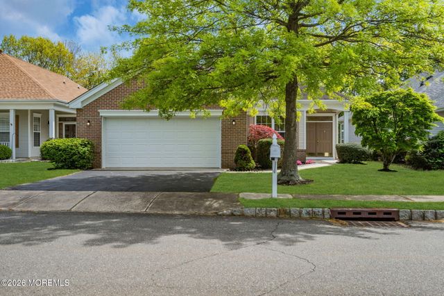 24 Greenways Lane, Lakewood, NJ 08701