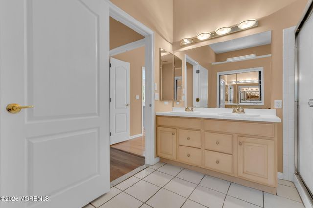 24 Greenways Lane, Lakewood, NJ 08701