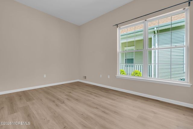 24 Greenways Lane, Lakewood, NJ 08701