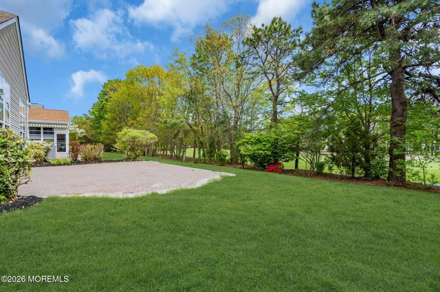 24 Greenways Lane, Lakewood, NJ 08701