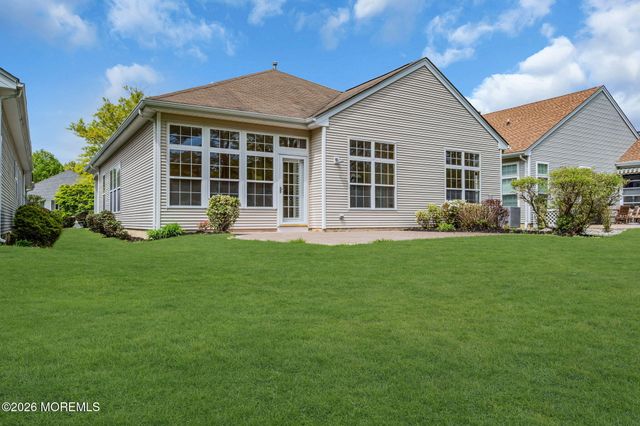 24 Greenways Lane, Lakewood, NJ 08701
