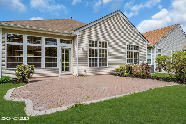 24 Greenways Lane, Lakewood, NJ 08701