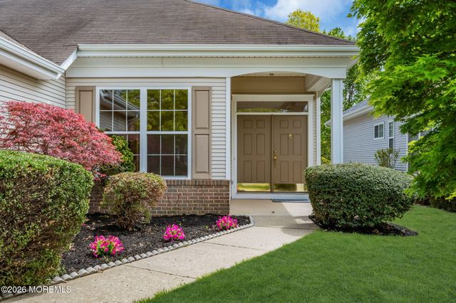 24 Greenways Lane, Lakewood, NJ 08701
