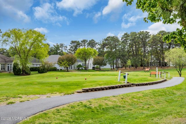 24 Greenways Lane, Lakewood, NJ 08701