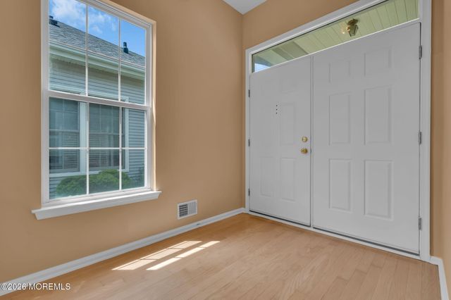 24 Greenways Lane, Lakewood, NJ 08701