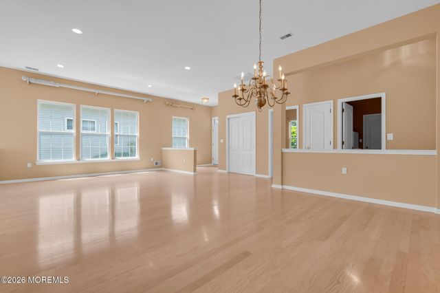 24 Greenways Lane, Lakewood, NJ 08701