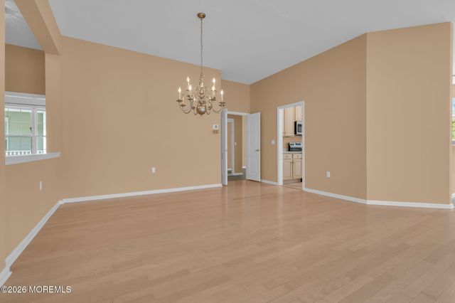 24 Greenways Lane, Lakewood, NJ 08701