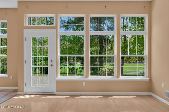 24 Greenways Lane, Lakewood, NJ 08701