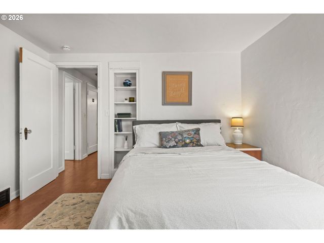 114 S PARKVIEW Dr, Newberg, OR 97132