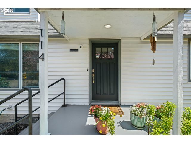 114 S PARKVIEW Dr, Newberg, OR 97132