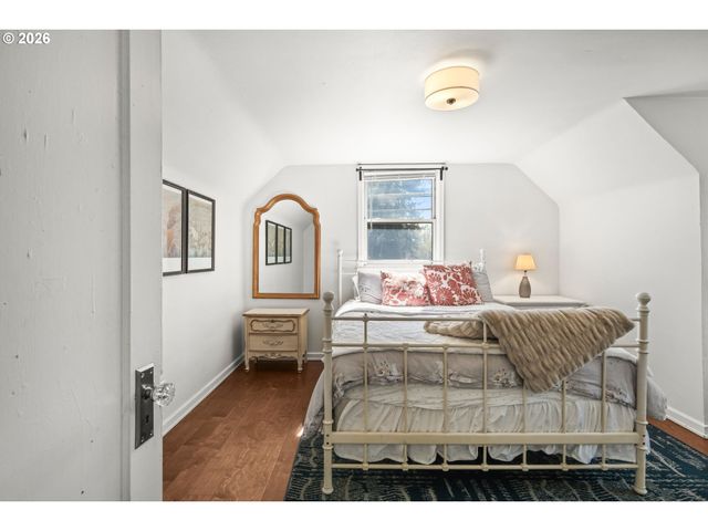 114 S PARKVIEW Dr, Newberg, OR 97132