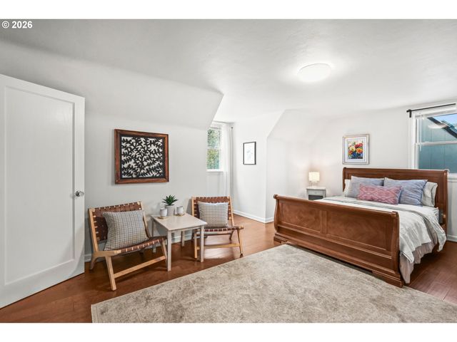 114 S PARKVIEW Dr, Newberg, OR 97132