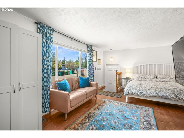 114 S PARKVIEW Dr, Newberg, OR 97132