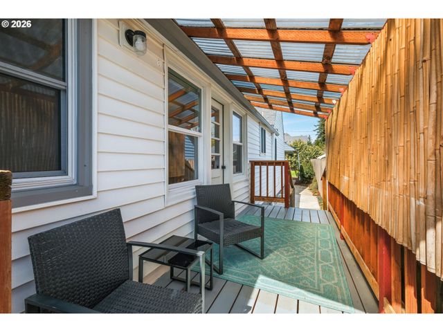 114 S PARKVIEW Dr, Newberg, OR 97132