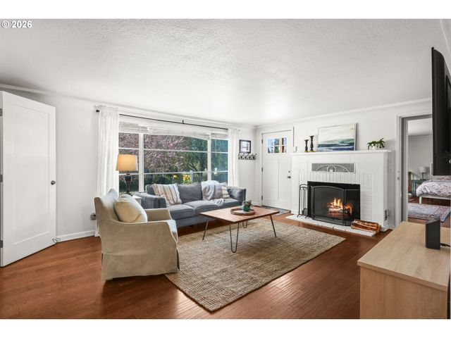 114 S PARKVIEW Dr, Newberg, OR 97132