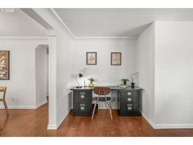 114 S PARKVIEW Dr, Newberg, OR 97132