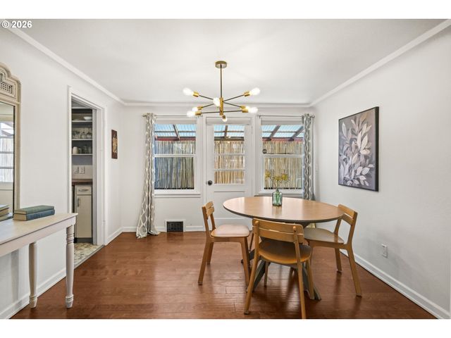 114 S PARKVIEW Dr, Newberg, OR 97132