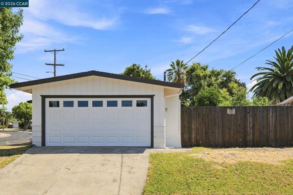 Image 3 of property listing at 2710 Broadmoor Ave, Concord, CA 94520