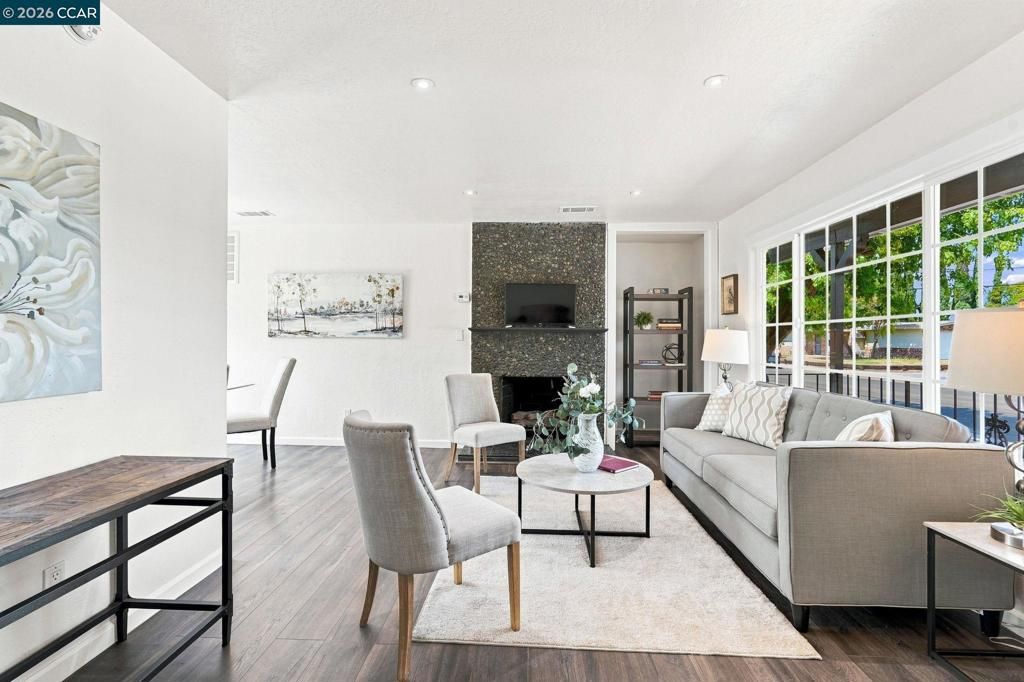 Image 6 of property listing at 2710 Broadmoor Ave, Concord, CA 94520