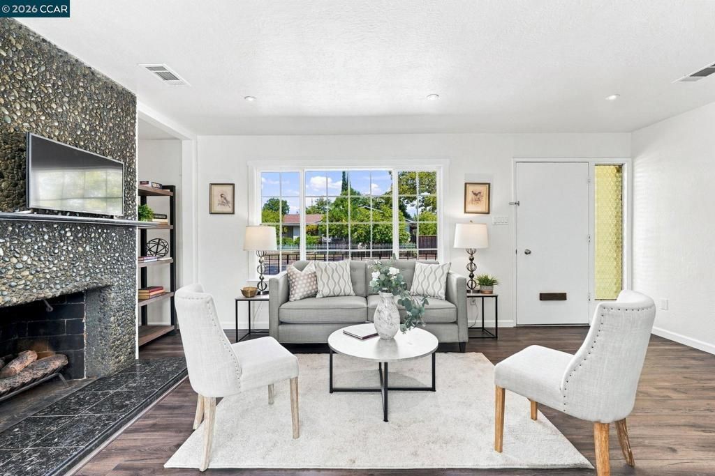 Image 7 of property listing at 2710 Broadmoor Ave, Concord, CA 94520