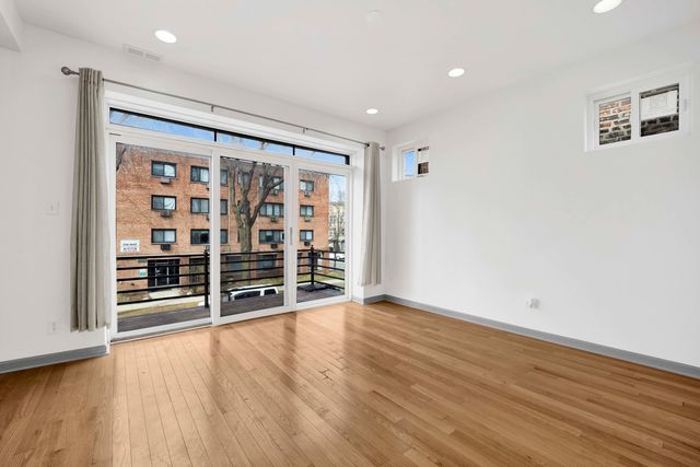 7223 N Damen Avenue, Chicago, IL 60645