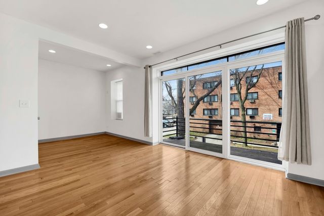 7223 N Damen Avenue, Chicago, IL 60645