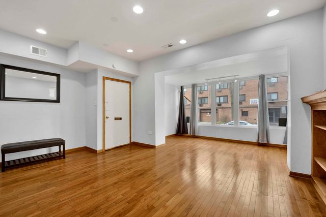 7223 N Damen Avenue, Chicago, IL 60645