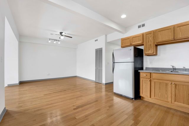 7223 N Damen Avenue, Chicago, IL 60645