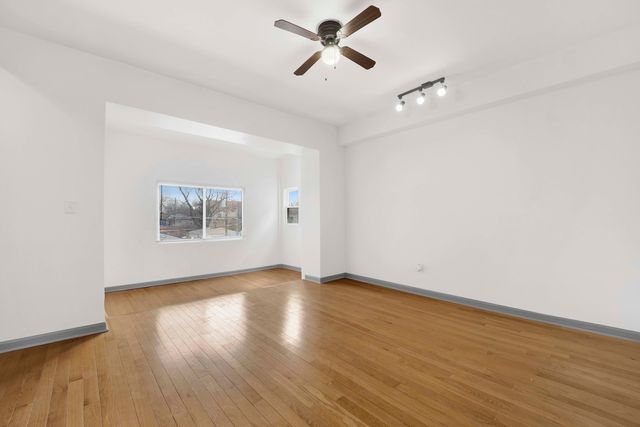 7223 N Damen Avenue, Chicago, IL 60645