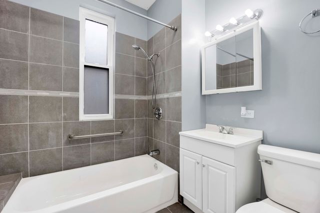 7223 N Damen Avenue, Chicago, IL 60645