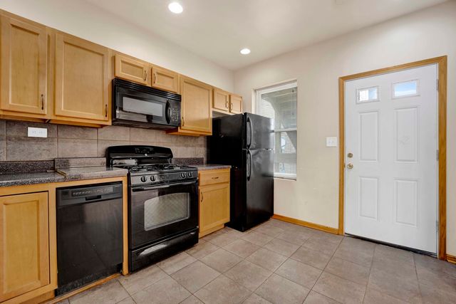 7223 N Damen Avenue, Chicago, IL 60645