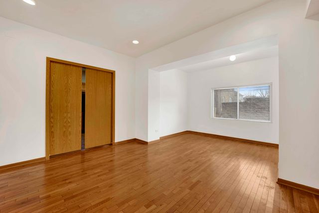 7223 N Damen Avenue, Chicago, IL 60645