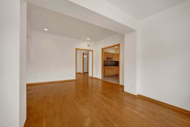 7223 N Damen Avenue, Chicago, IL 60645