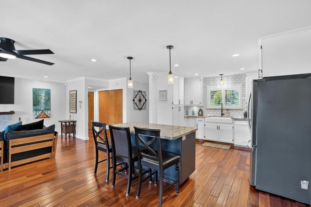 7577 Alma Vista Way, Sacramento, CA 95831